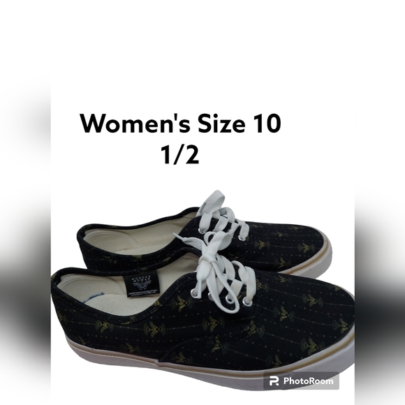 Bioworld Wonder Woman Black Canvas Sneakers Women's Size  10 1/2 - Picture 10 of 11
